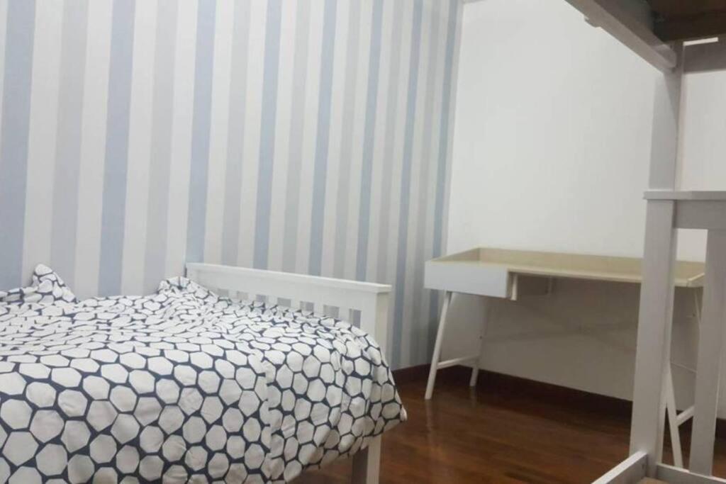 3Rooms 10Pax Mc 5 Star Hotel Sofa&Bed Mrt Mcd Axiata سيري كيمبانغان المظهر الخارجي الصورة